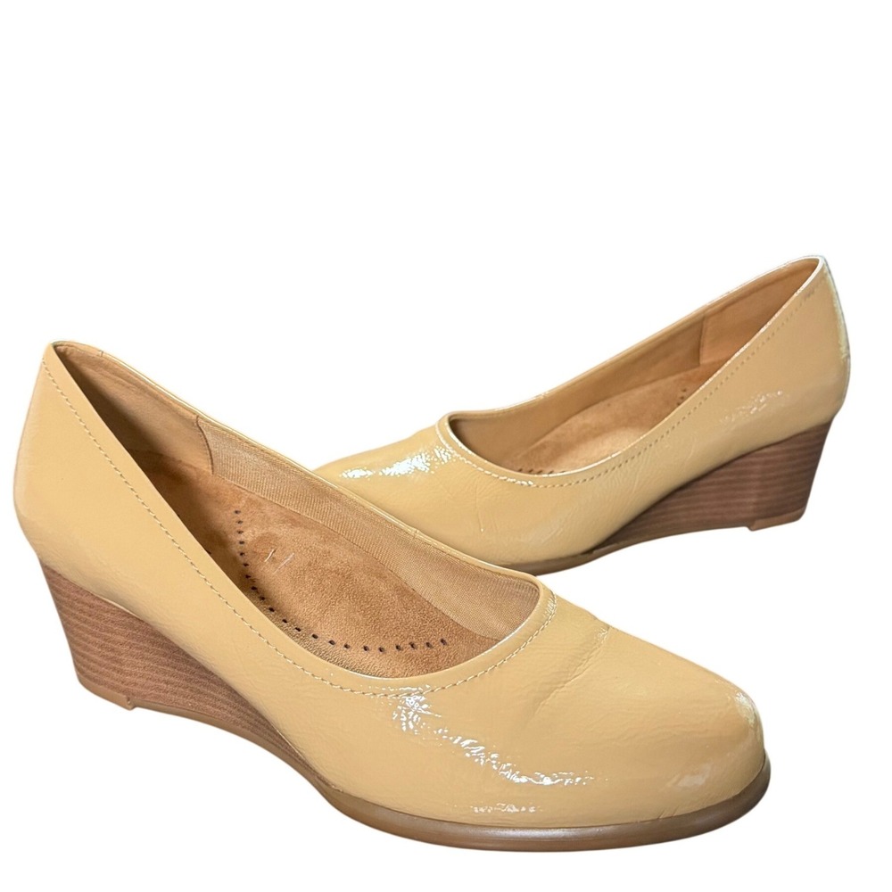 Trotters Winnie T1965 Wedge Pumps Womens 8M Beige Patent Leather Dressy Office